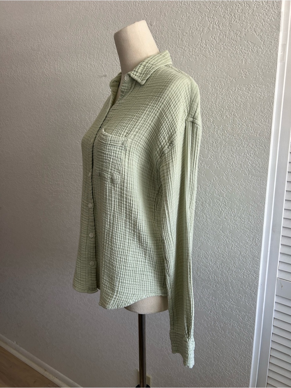 Lou & Grey Mint Gauze Textured Cotton Fabric Long Sleeve Button Up Blouse Top - Picture 3 of 6